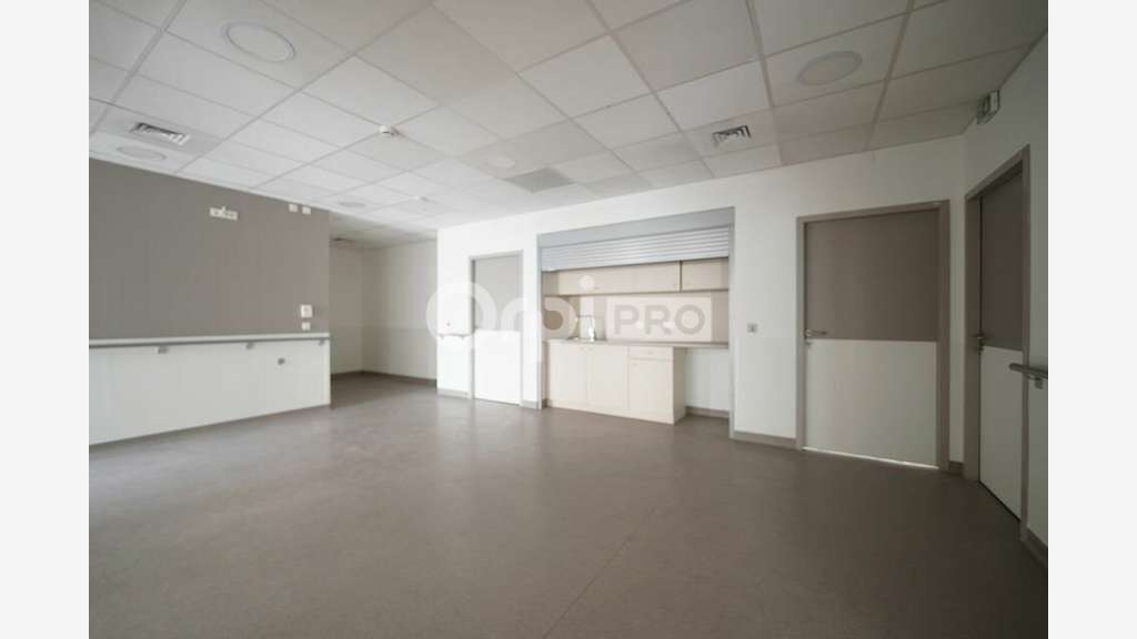 Bureaux 360m² à louer à Vaulx-en-Velin