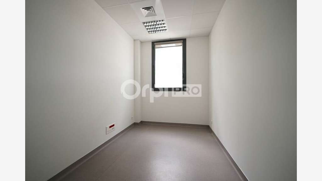 Bureaux 360m² à louer à Vaulx-en-Velin