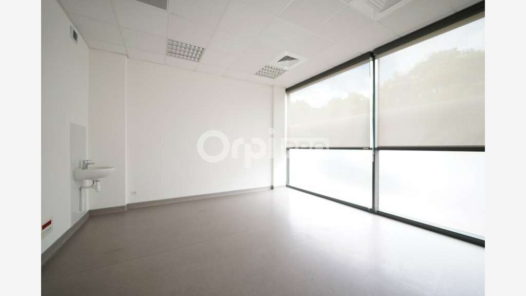 Bureaux 360m² à louer à Vaulx-en-Velin