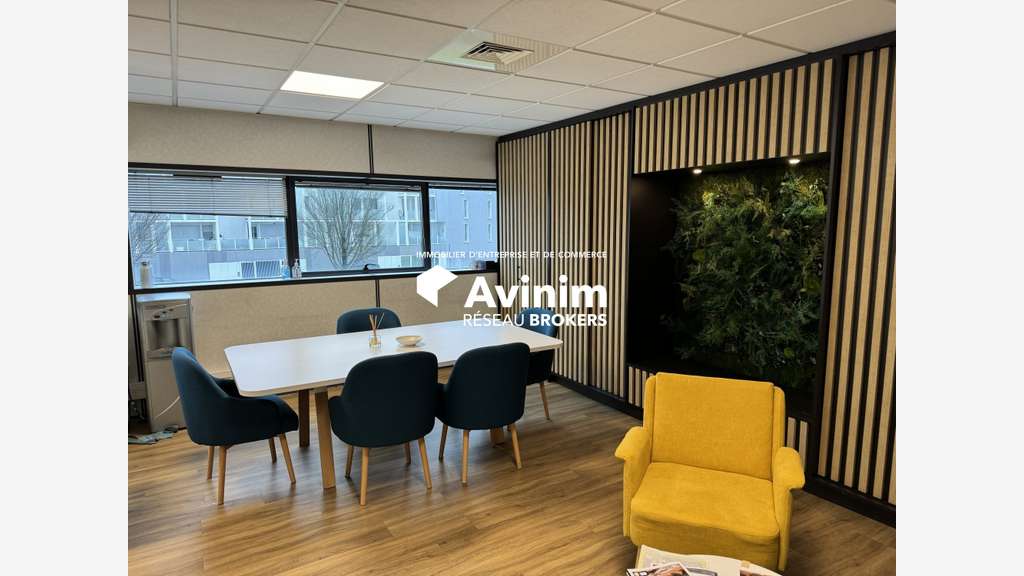A louer bureaux bien agencé en ZF à Vaulx-en-Velin