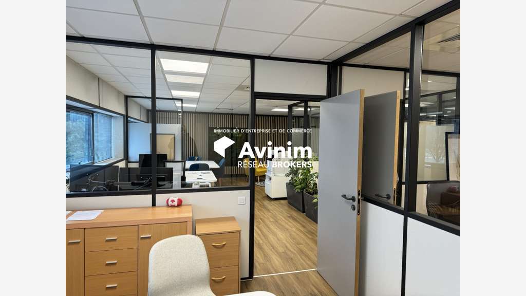 A louer bureaux bien agencé en ZF à Vaulx-en-Velin