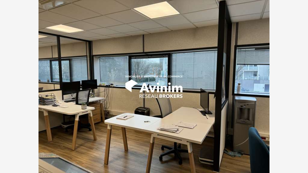 A louer bureaux bien agencé en ZF à Vaulx-en-Velin