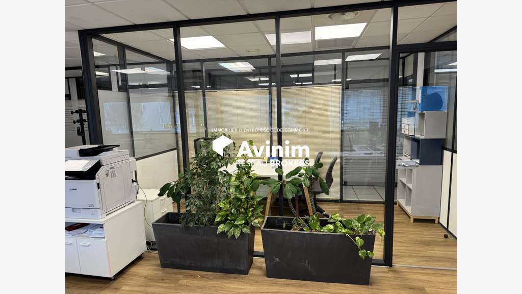 A louer bureaux bien agencé en ZF à Vaulx-en-Velin