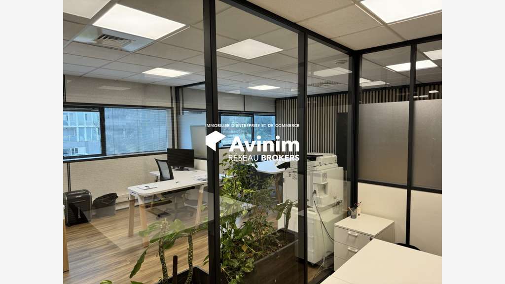 A louer bureaux bien agencé en ZF à Vaulx-en-Velin