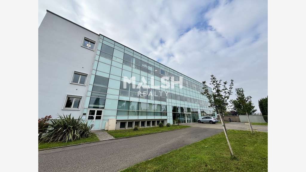 Bureaux - A Louer - 148 m² - VAULX EN VELIN