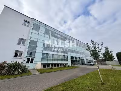 Bureaux - A Louer - 148 m² - VAULX EN VELIN