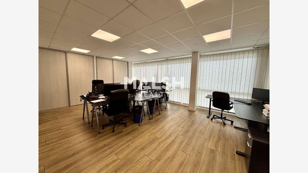 Bureaux - A Louer - 148 m² - VAULX EN VELIN