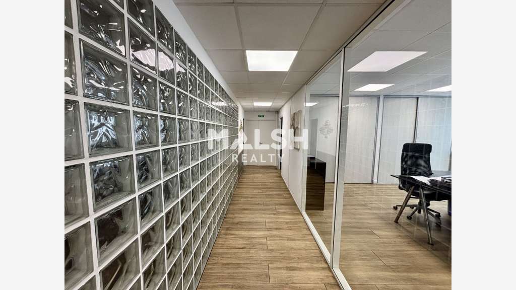 Bureaux - A Louer - 148 m² - VAULX EN VELIN