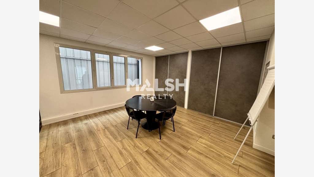 Bureaux - A Louer - 148 m² - VAULX EN VELIN
