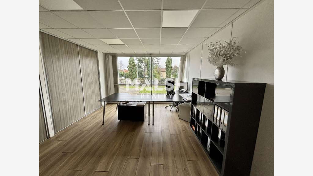 Bureaux - A Louer - 148 m² - VAULX EN VELIN