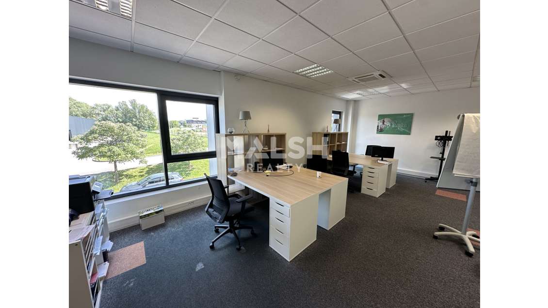 Bureaux en excellent état  à louer à Vaulx-Milieu