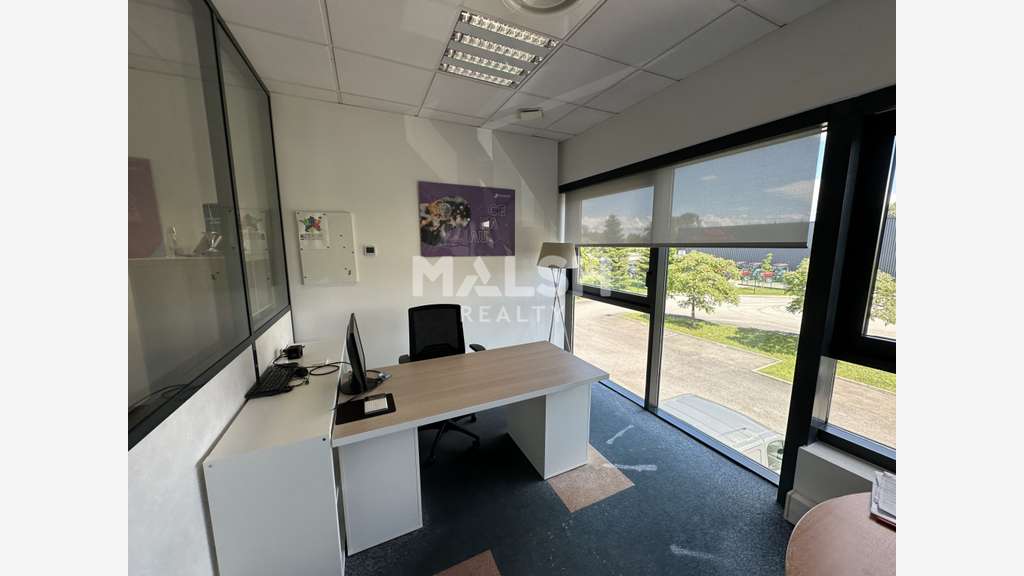 Bureaux en excellent état  à louer à Vaulx-Milieu