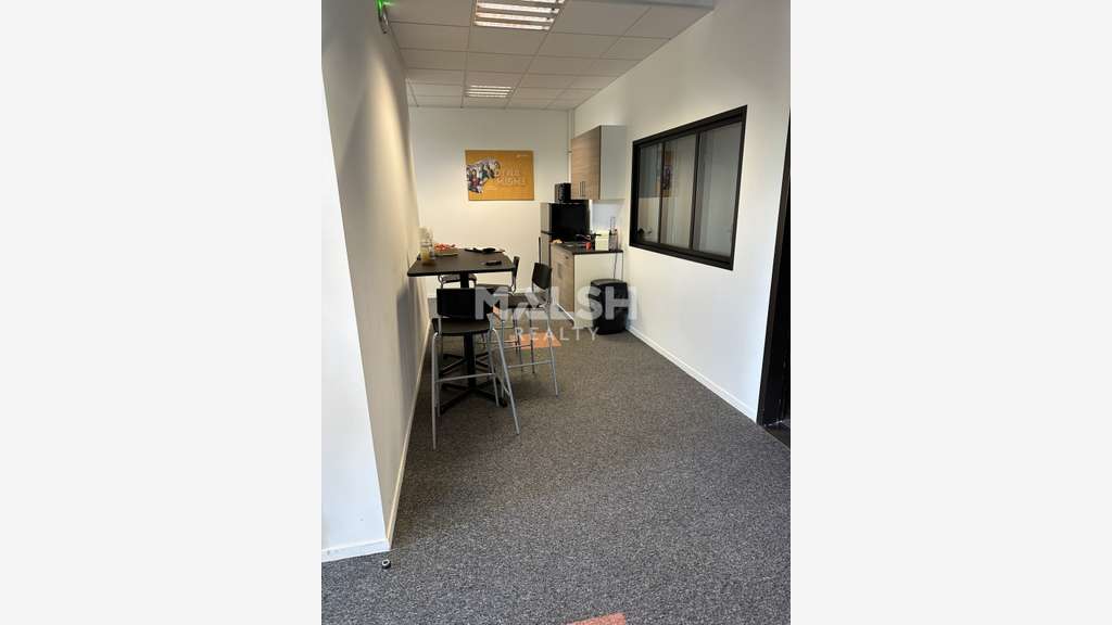 Bureaux en excellent état  à louer à Vaulx-Milieu