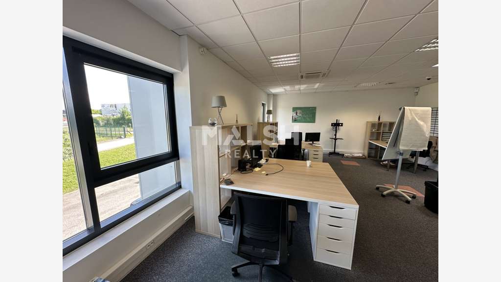 Bureaux en excellent état  à louer à Vaulx-Milieu