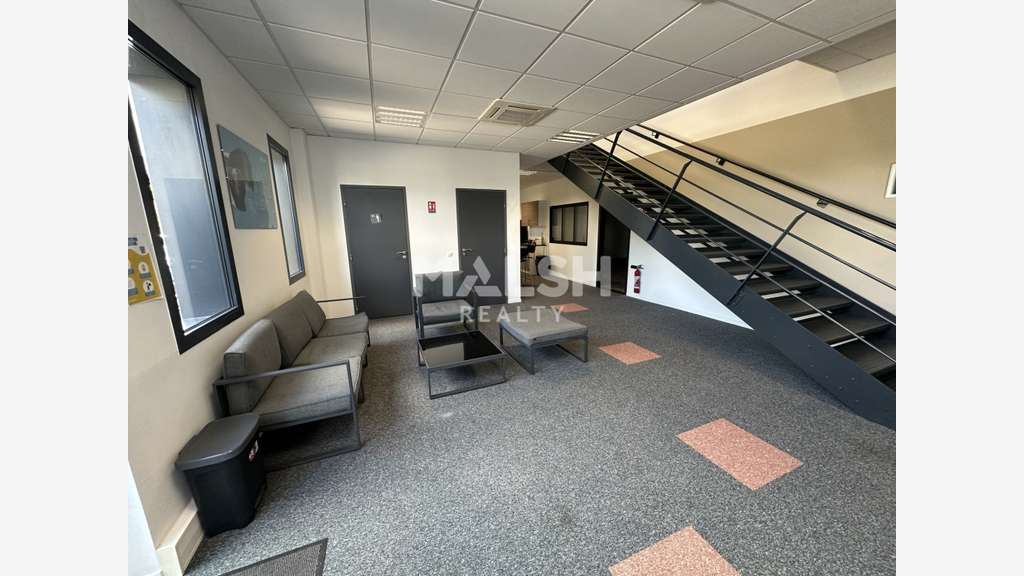 Bureaux en excellent état  à louer à Vaulx-Milieu