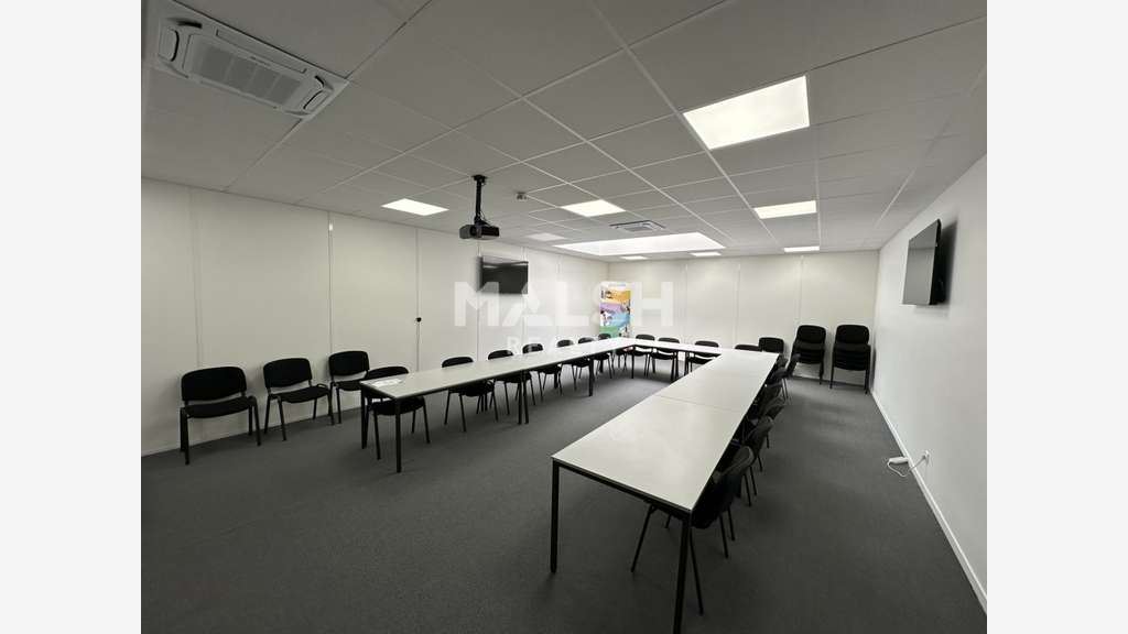 Bureaux en excellent état  à louer à Vaulx-Milieu