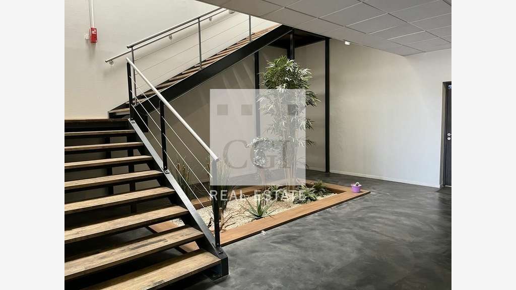 A louer bureaux 946m² divisibles à Vaulx-Milieu