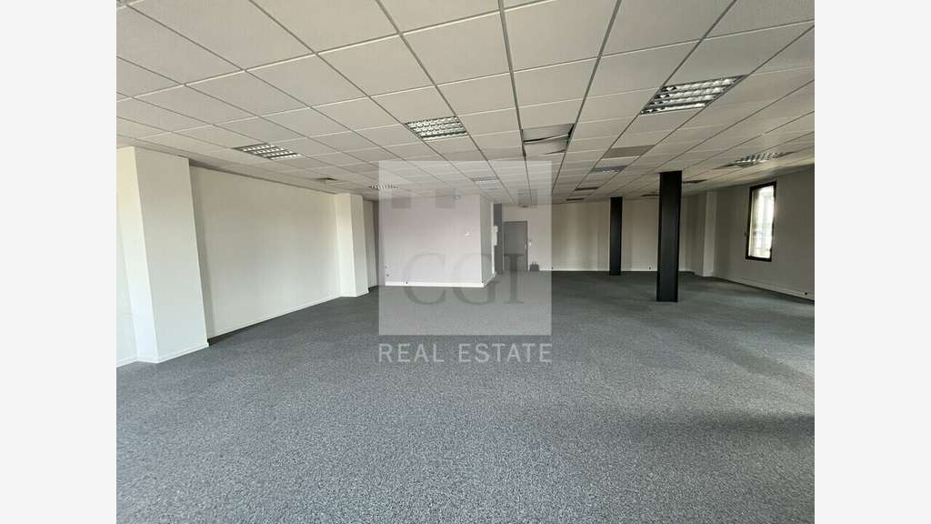 A louer bureaux 946m² divisibles à Vaulx-Milieu
