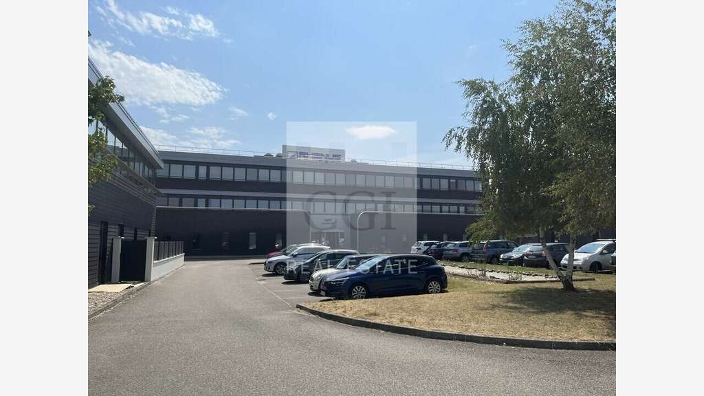 A louer bureaux 946m² divisibles à Vaulx-Milieu