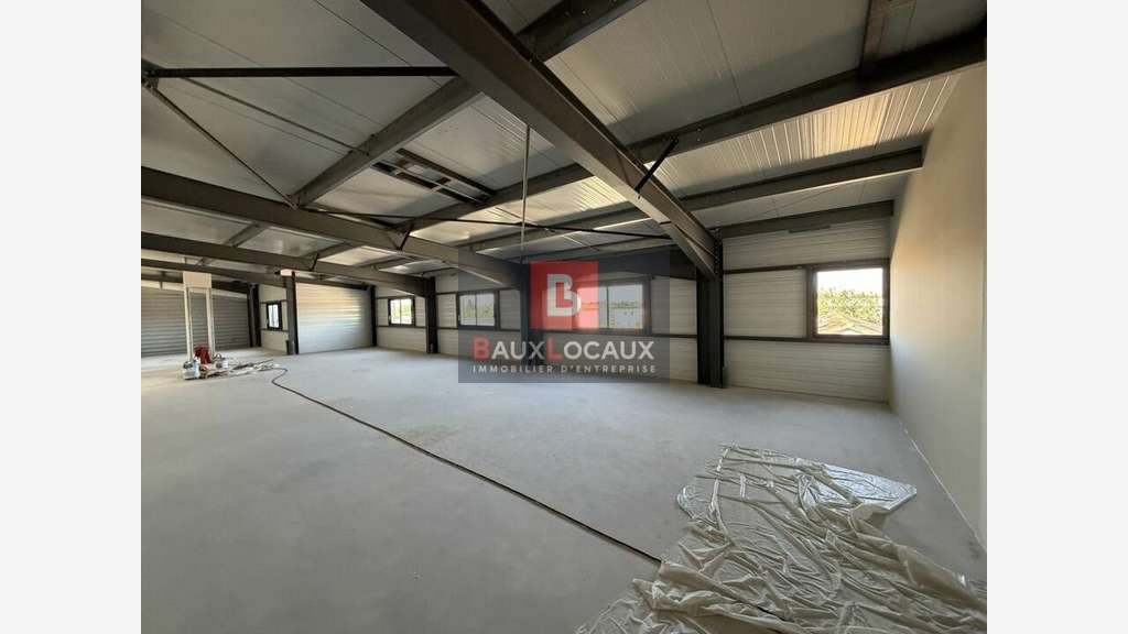 A louer plateau de bureaux 270m² R+1 à Vedène