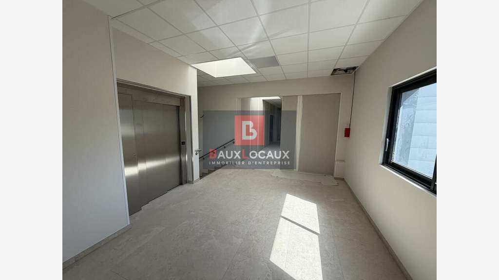 A louer plateau de bureaux 270m² R+1 à Vedène
