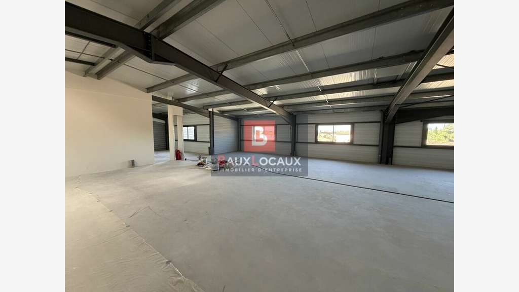 A louer plateau de bureaux 270m² R+1 à Vedène