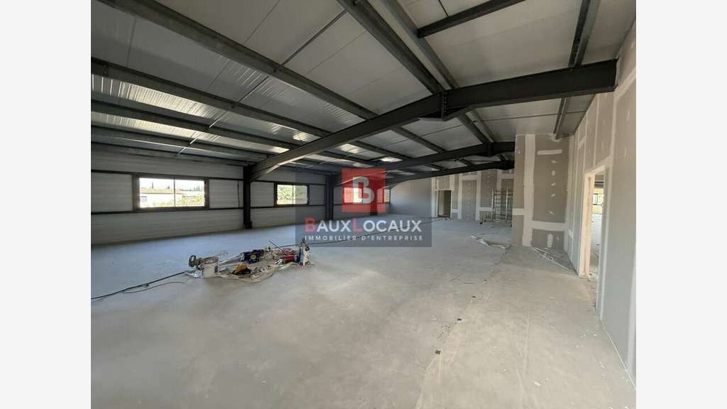 A louer plateau de bureaux 270m² R+1 à Vedène
