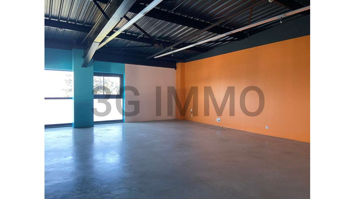 A louer bureaux 306m² R+1 à Vedène