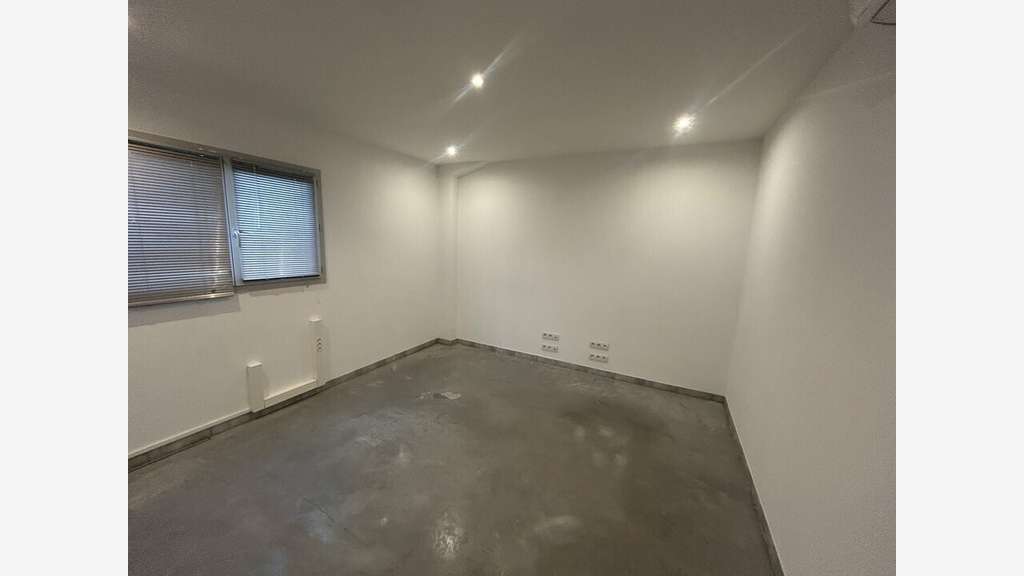 Bureaux en très bon état 153m² à louer à Vedène