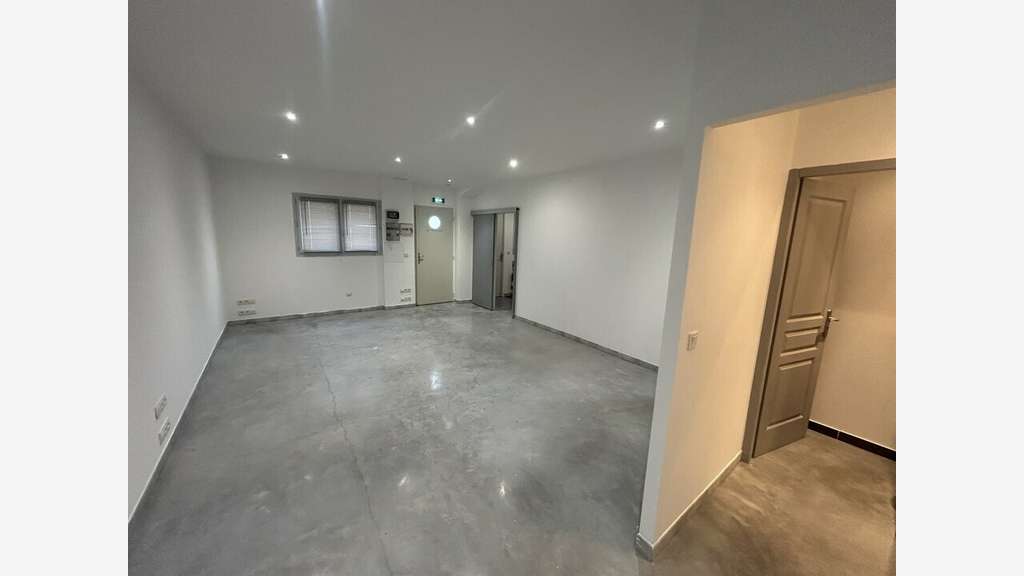 Bureaux en très bon état 153m² à louer à Vedène