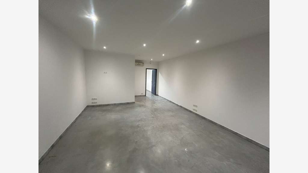 Bureaux en très bon état 153m² à louer à Vedène