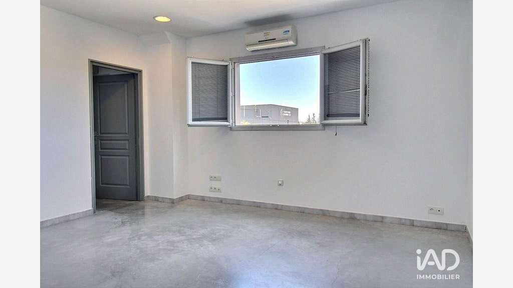 A louer bureaux 153m² à Vedène