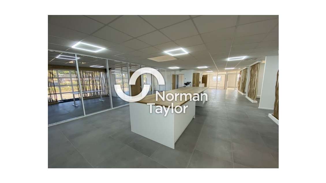 Bureaux aménagés 260m² à louer à Vendargues 
