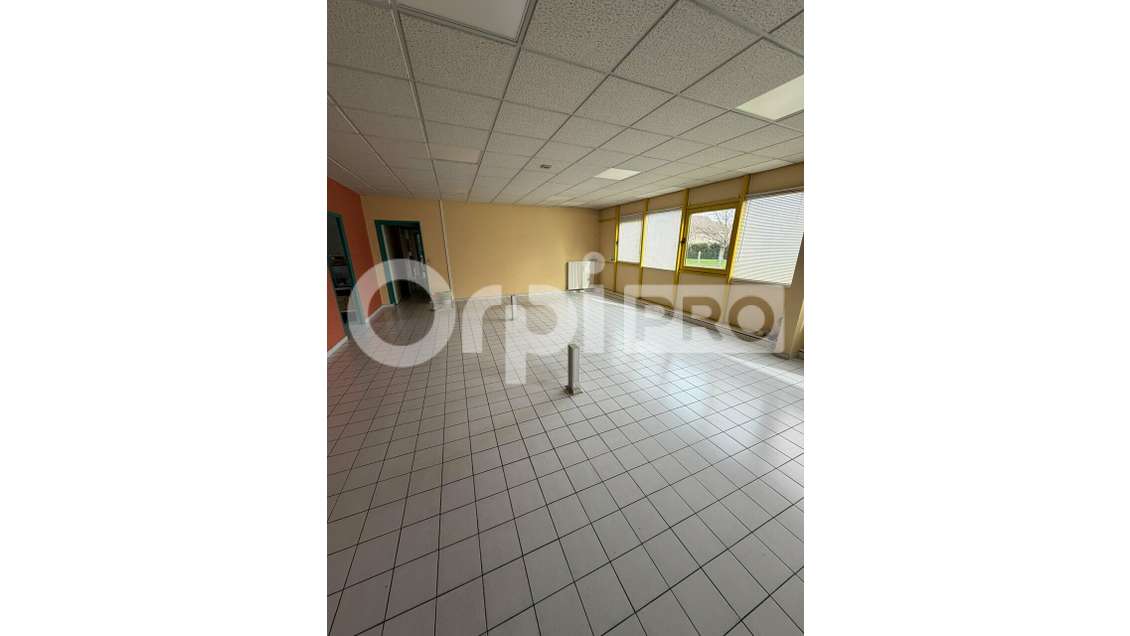 Bureaux 298m² à louer à Vendin-le-Vieil