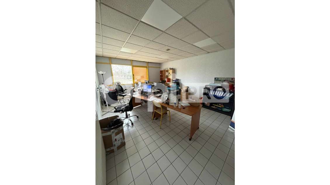 Bureau 166m² à louer à Vendin-le-Vieil