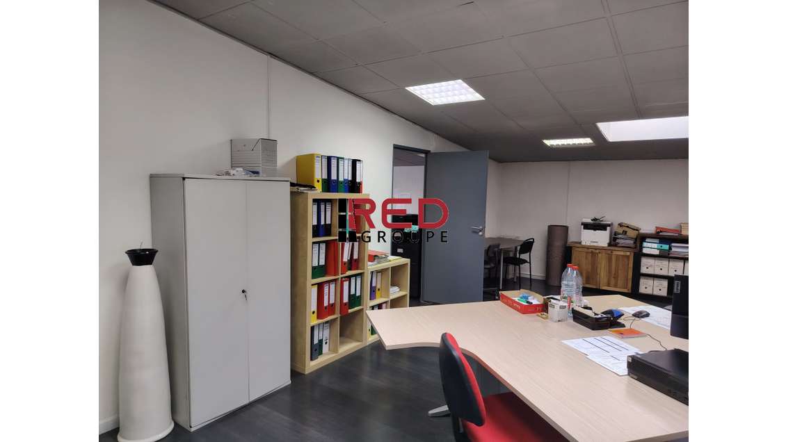 A louer bureaux R+1 Av Grande Begude à Venelles