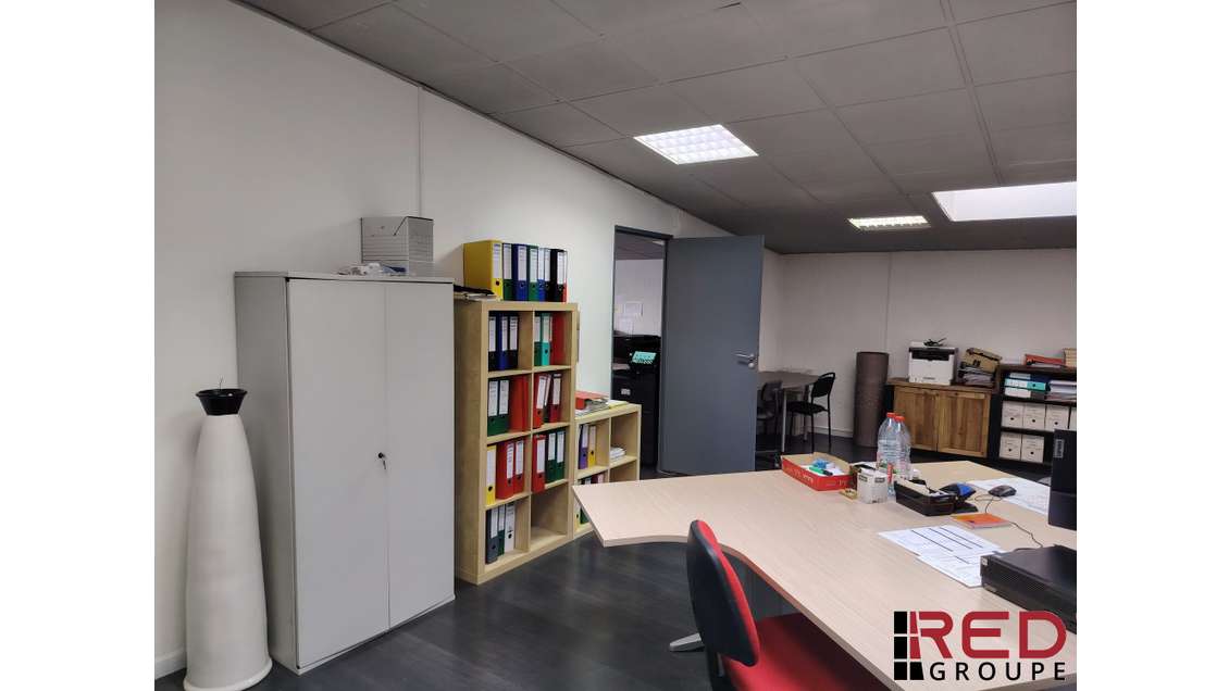 A louer bureaux R+1 Av Grande Begude à Venelles