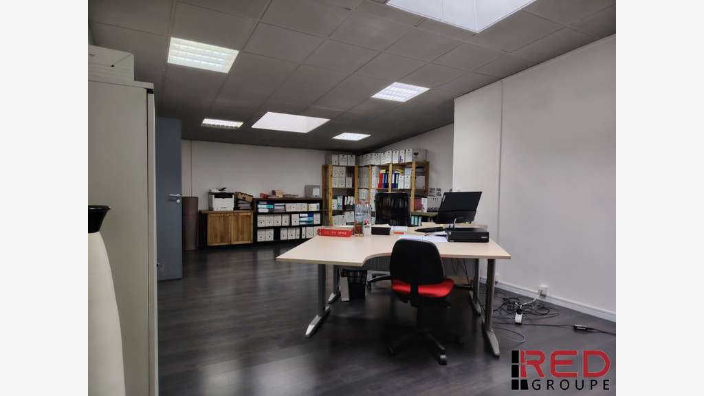 A louer bureaux R+1 Av Grande Begude à Venelles