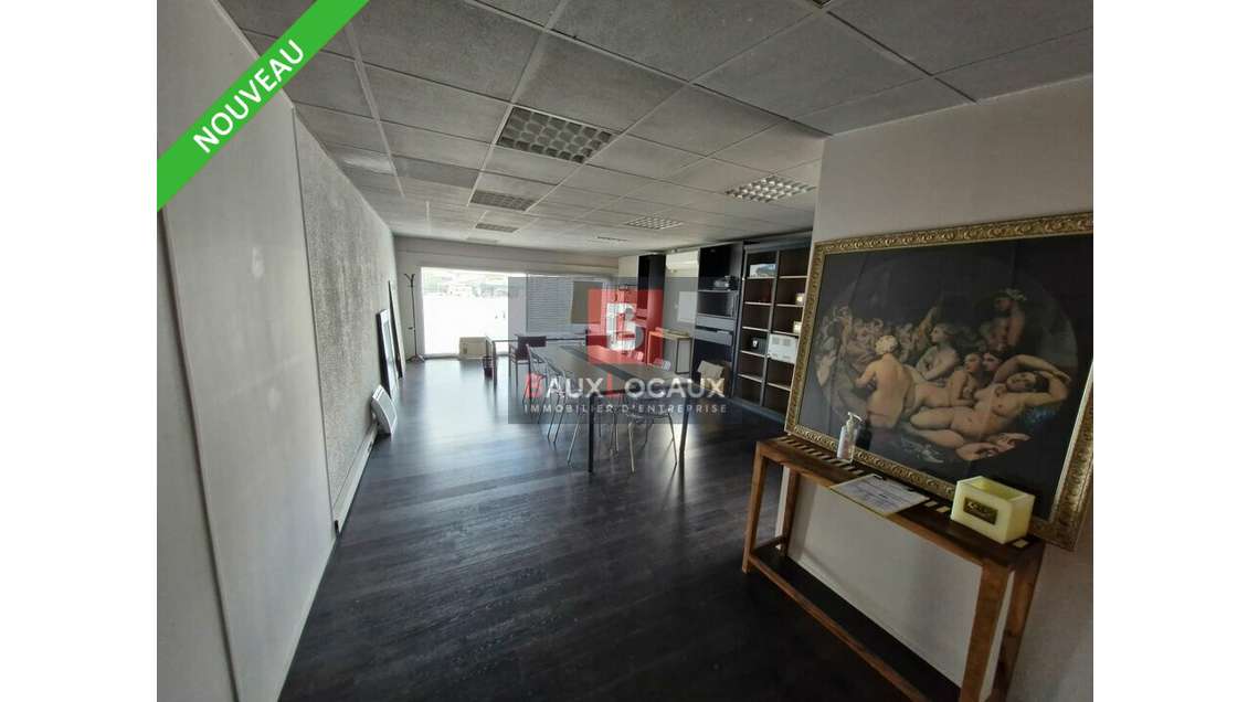Bureau lumineux 48m² R+1 à louer à Venelles