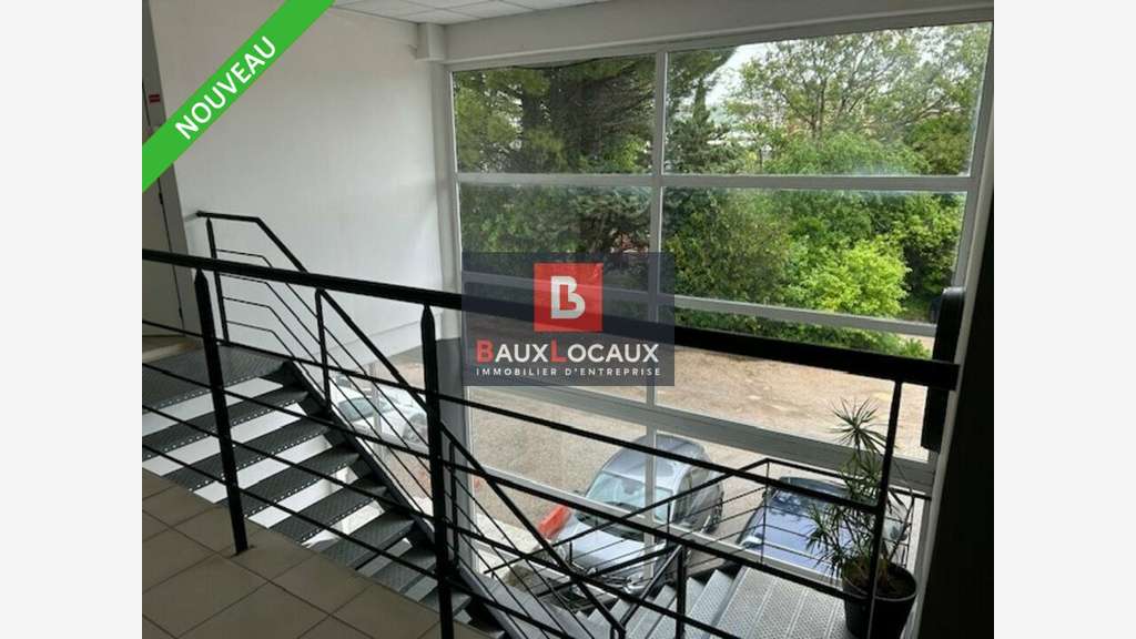 A louer bureau de 110m² au 1er étage à Venelles