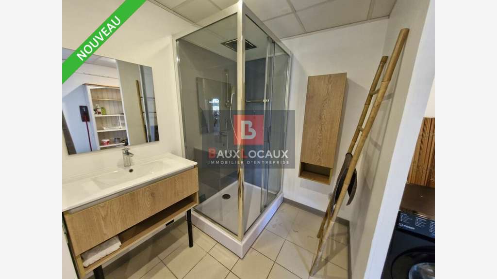 A louer bureau de 110m² au 1er étage à Venelles