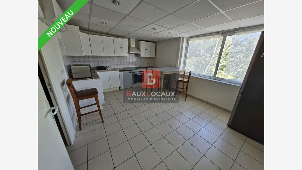 A louer bureau de 110m² au 1er étage à Venelles