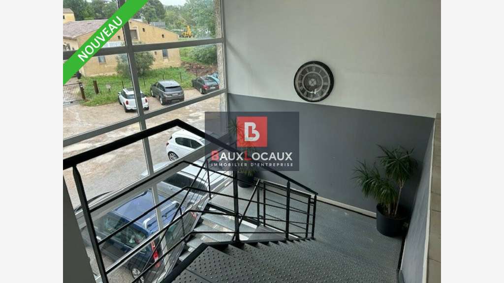 A louer bureau de 110m² au 1er étage à Venelles