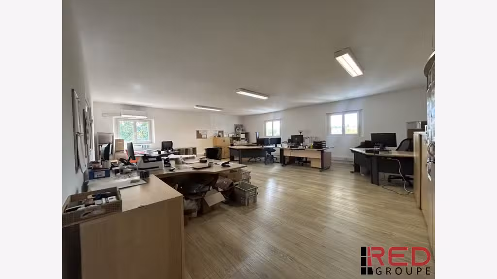A louer bureaux climatisés 180m² en R+1 à Venelles