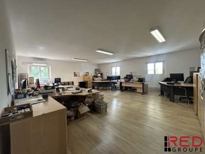 A louer bureaux climatisés 180m² en R+1 à Venelles