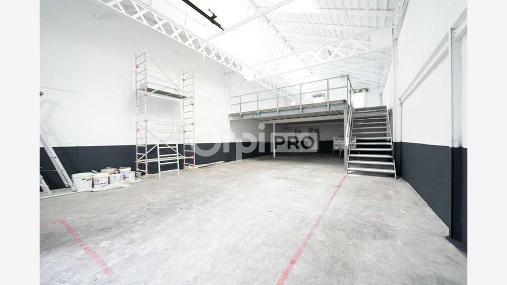 A louer bâtiment 266m² à Vénissieux