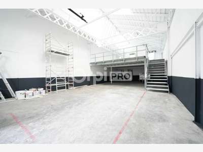 A louer bâtiment 266m² à Vénissieux