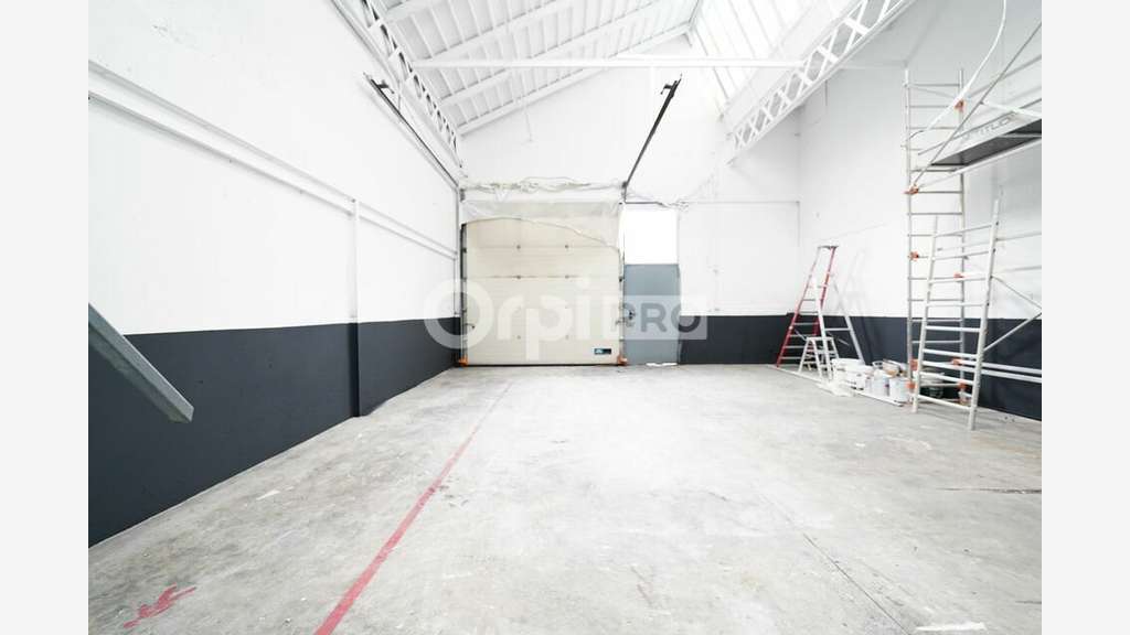A louer bâtiment 266m² à Vénissieux