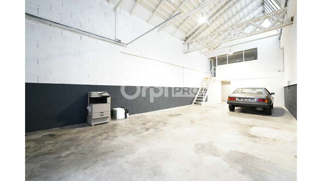 A louer bâtiment 266m² à Vénissieux