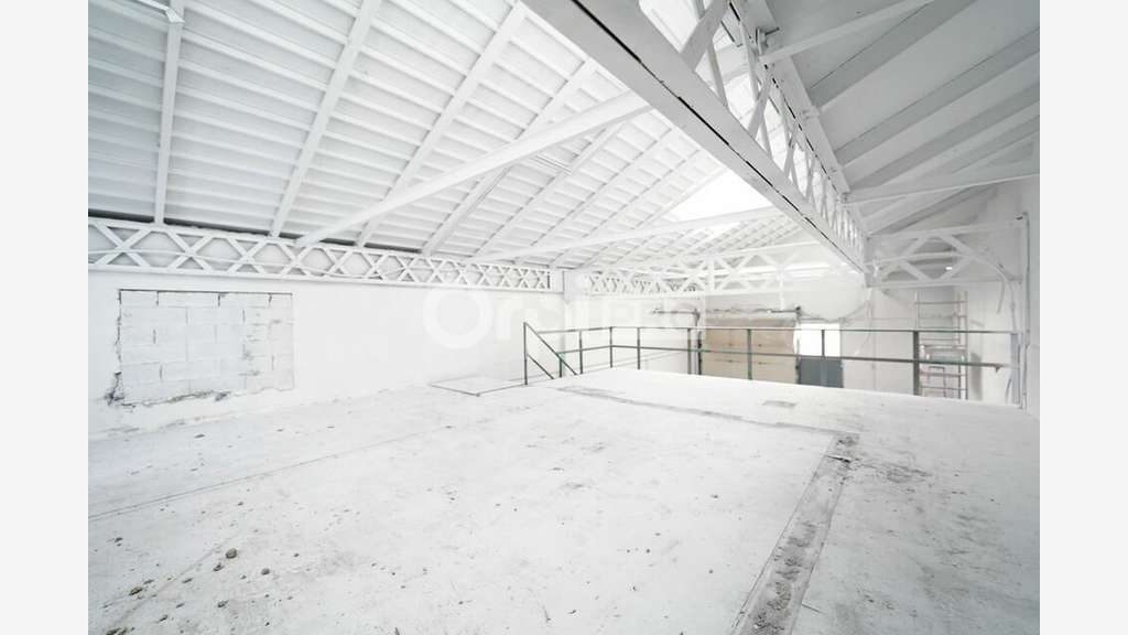 A louer bâtiment 266m² à Vénissieux